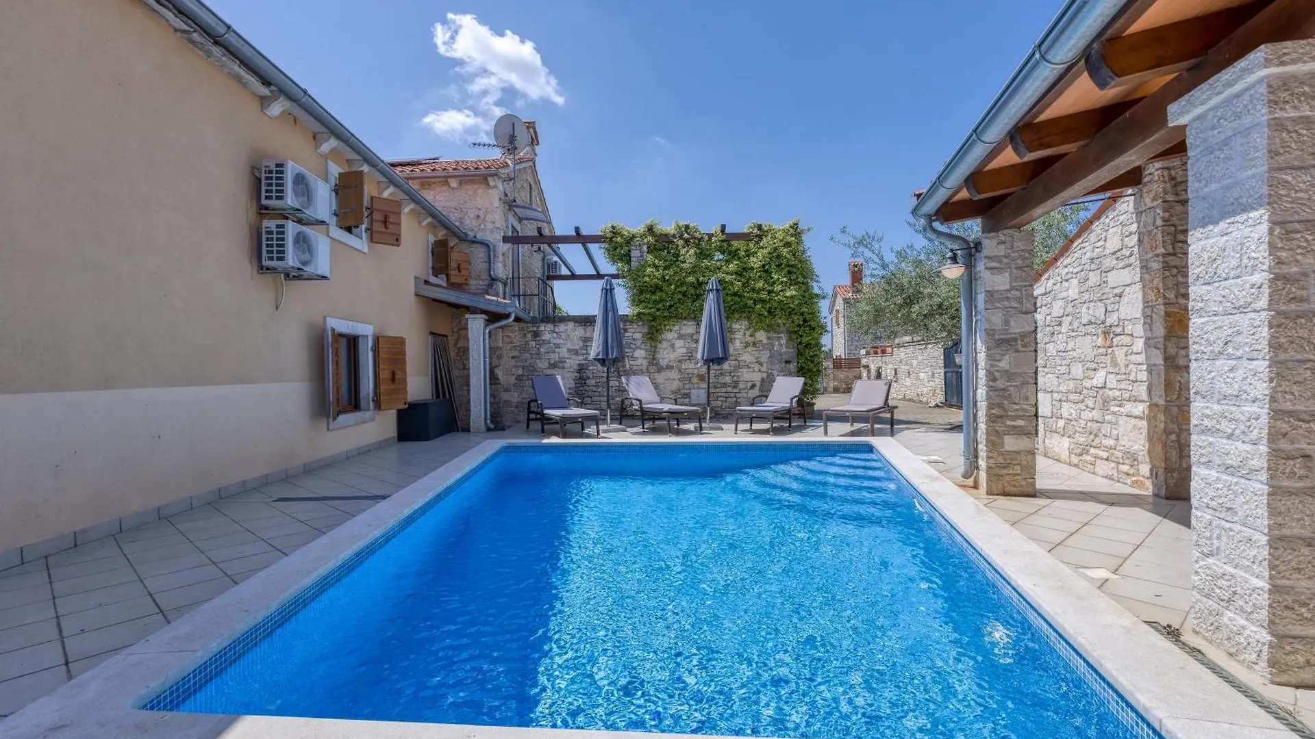 Casa Felker - Happy Rentals Sarići Apartament